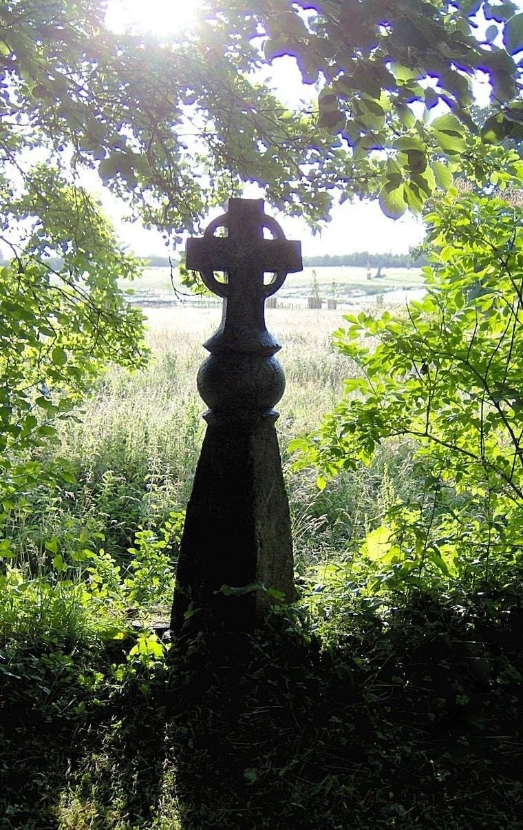 Celtic Cross (Stone Ware Ceramic Grave statue)