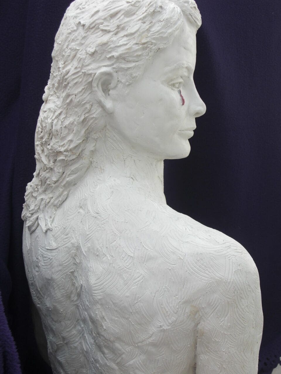 The Tear (Crying Sad Kneeling Girl sculpture) - Image 3
