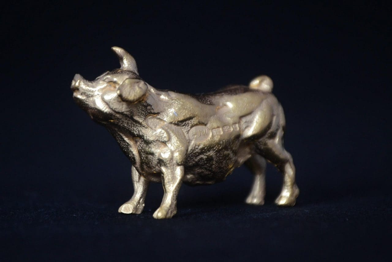 Gold Pig (Little Precious Metal Happy Pig sculpture)