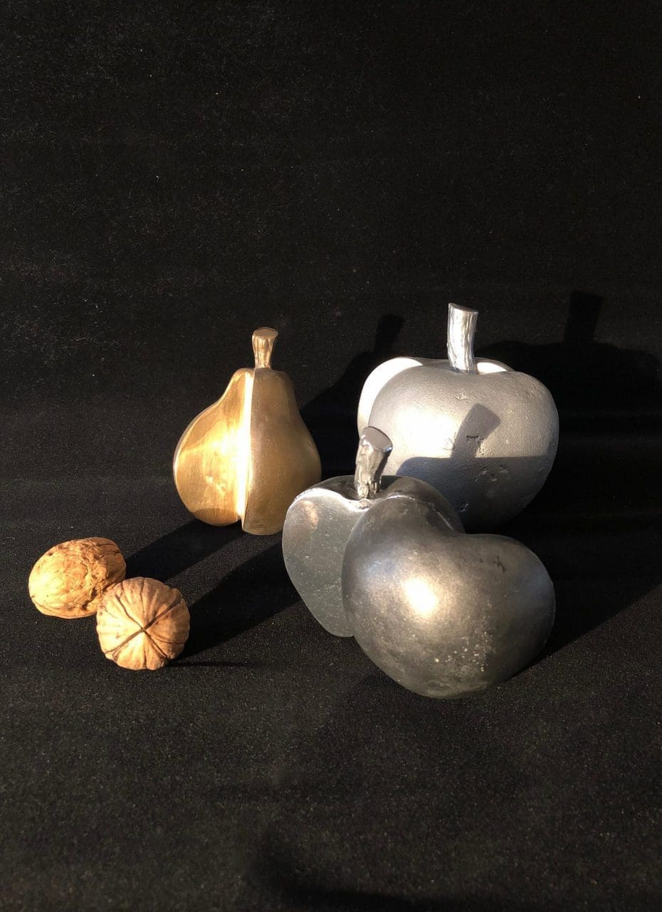 Three a Day (Life-Size Bronze Apples and Pears statue) - Image 5