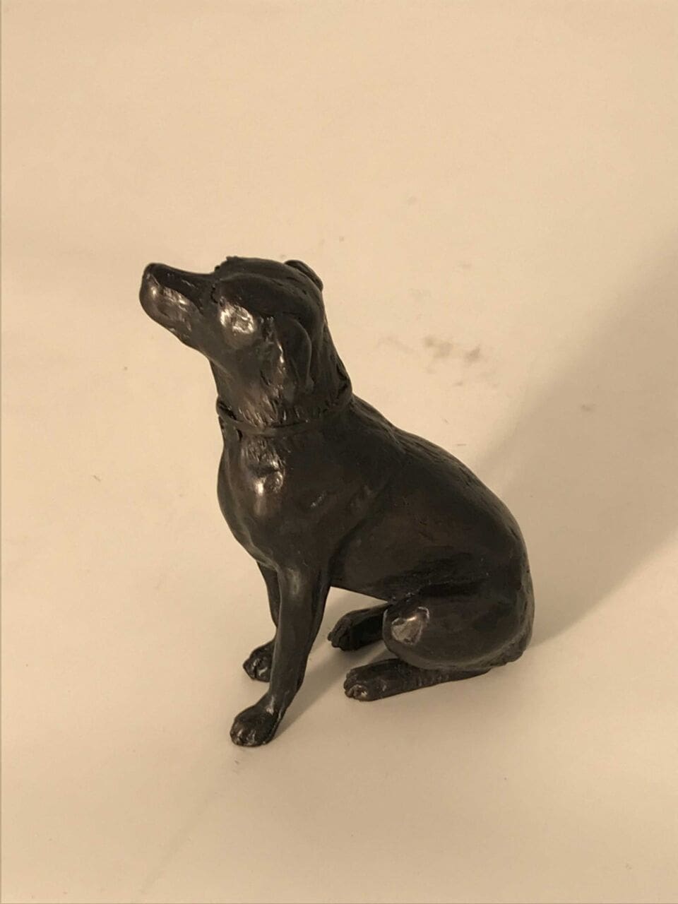 Small Seated Labrador (Little Bronze Indoor statue) - Image 2