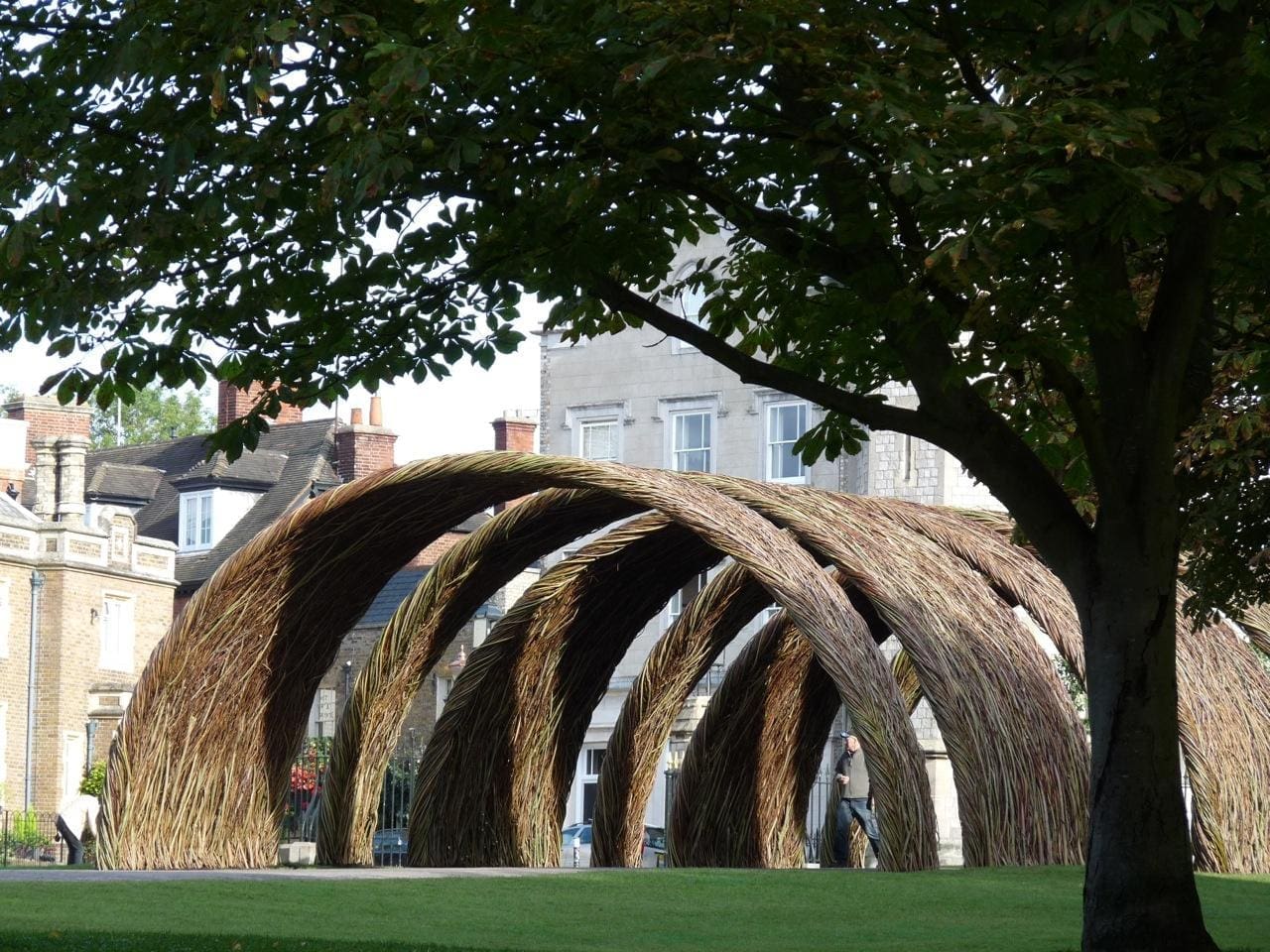 Coronation Arch (Giant Woven Willow Arch sculpture) - Image 3