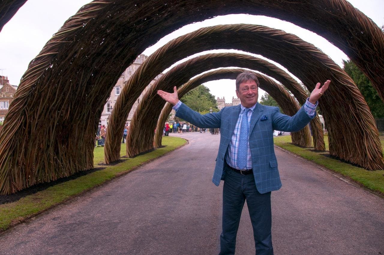 Coronation Arch (Giant Woven Willow Arch sculpture) - Image 5