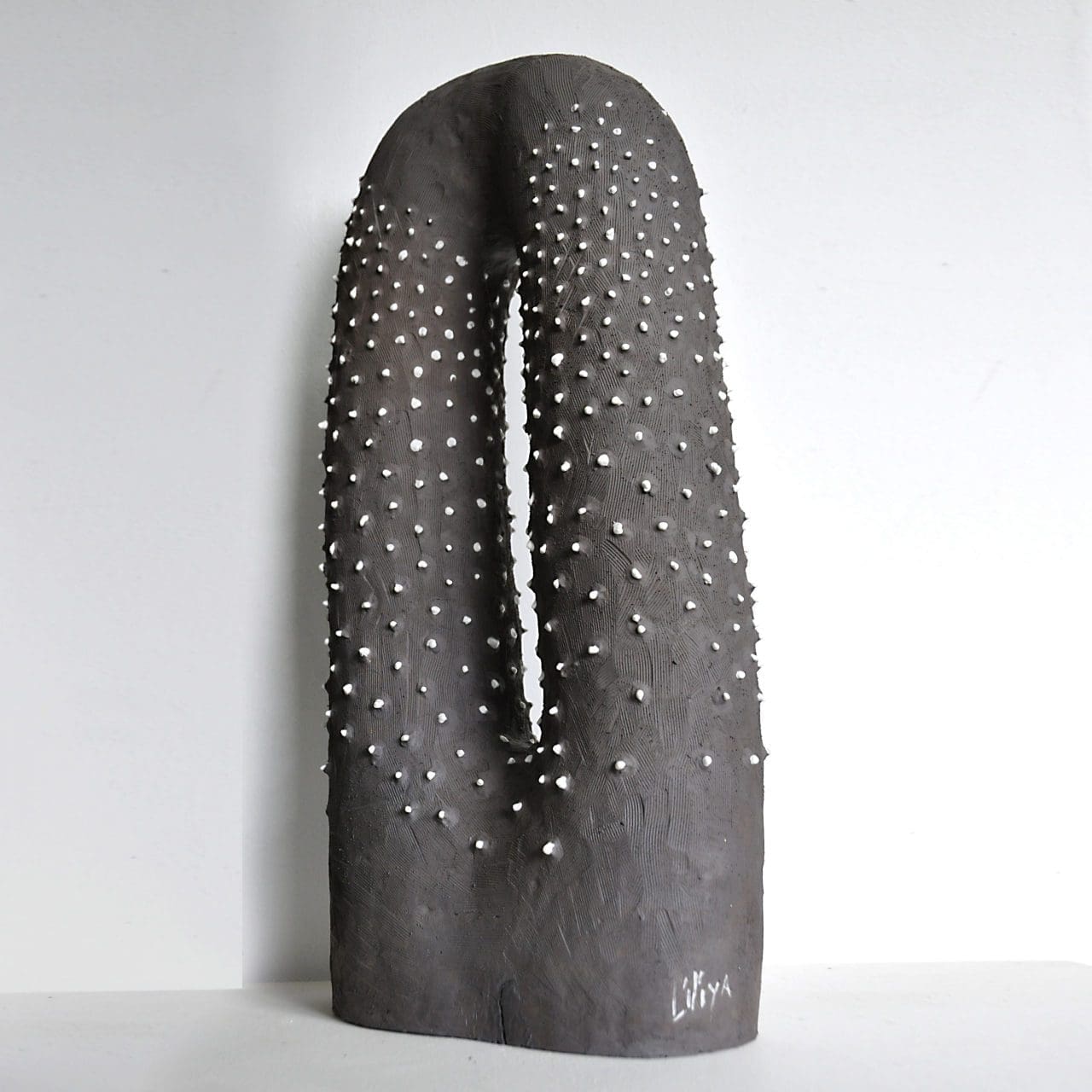 Natural Shape (Minimalist Loop Shaped Clay abstract sculpture statue)