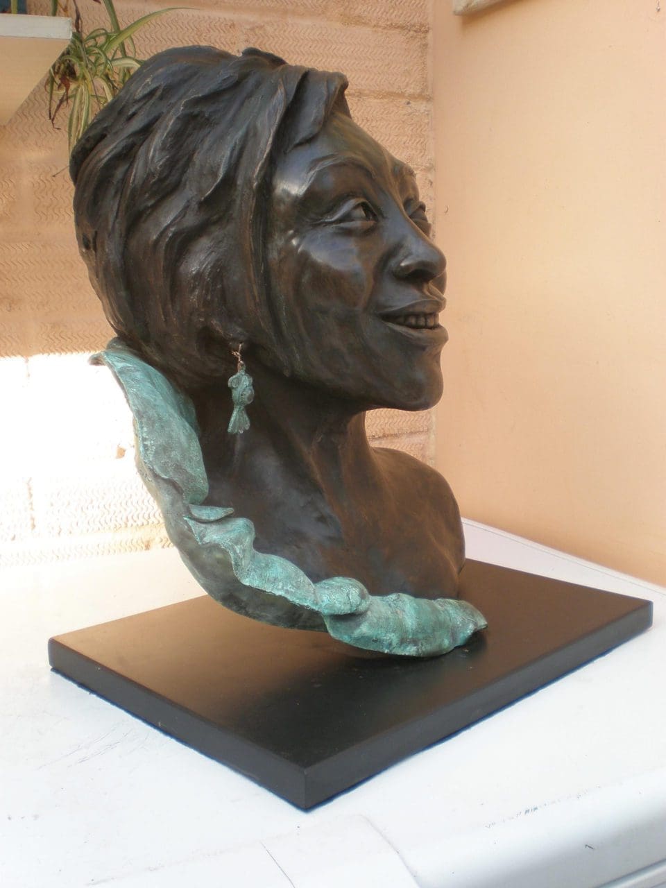 Dame Shirley Bassey (Head Bust Face Portrait statue)