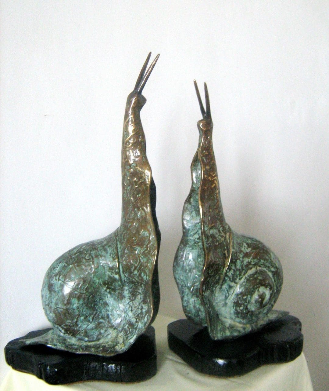 `Date` (Humerous Bronze Snail Lovers sculpture) - Image 2