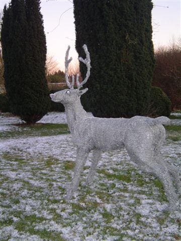 Stag (Nearly Lifesize Wire Netting Garden statue)