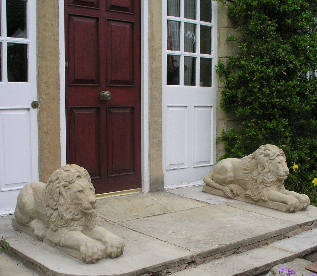 2 carved Lions (Pair Carved Stone statue) - Image 2