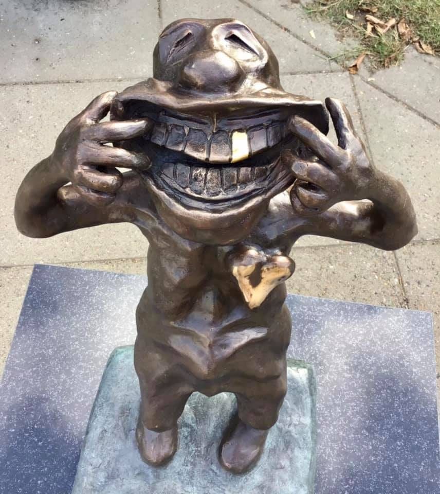 Keep Smiling (Small Outdoor Happy Smiling statue)