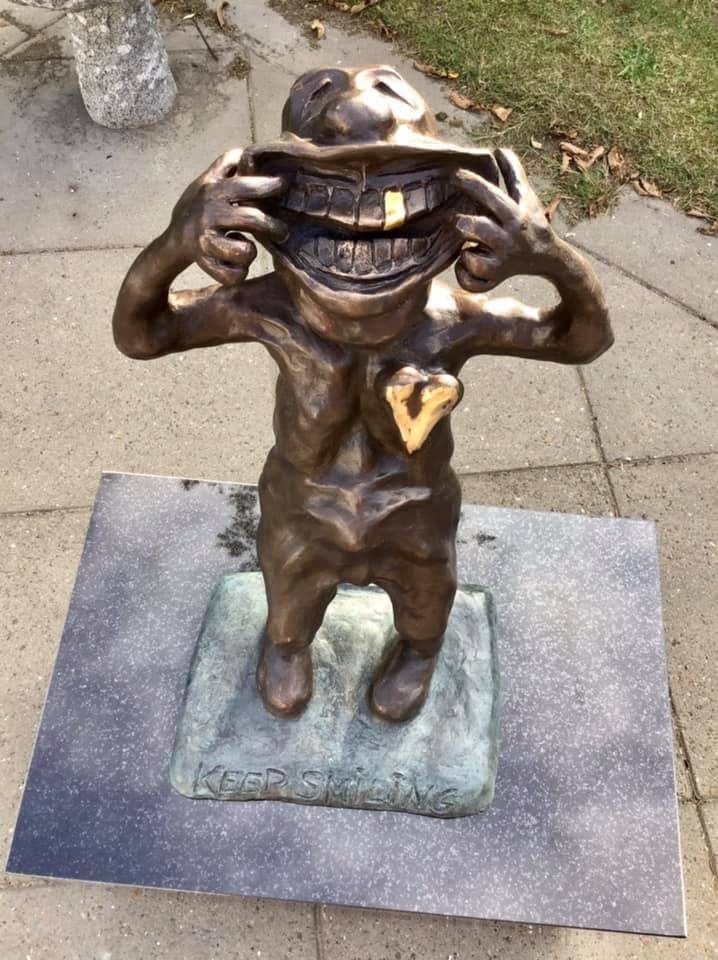 Keep Smiling (Small Outdoor Happy Smiling statue) - Image 2