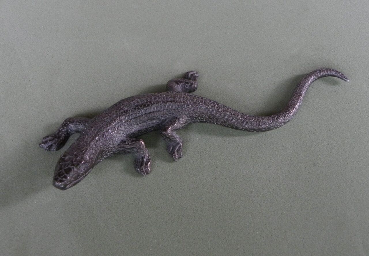 Lizzard (Little Lifelike Bronze Basking Reptile statue)