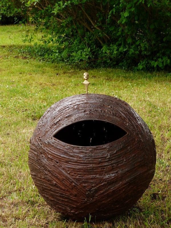 Le Metéore (Abstract Round Ball Shaped statue)