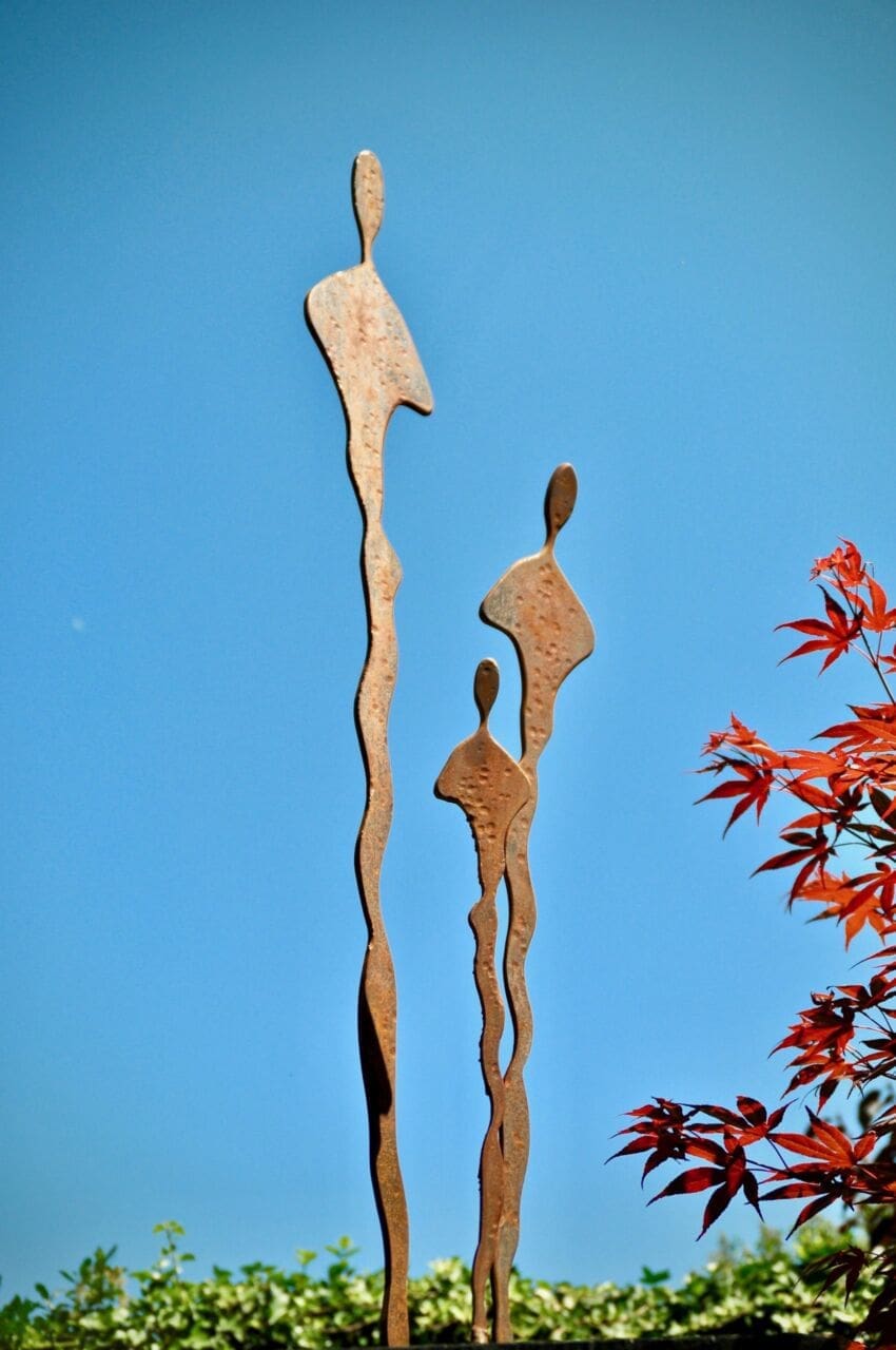 Set of Figures (Contemporary Tall Wavy Humans Garden statues) - Image 2