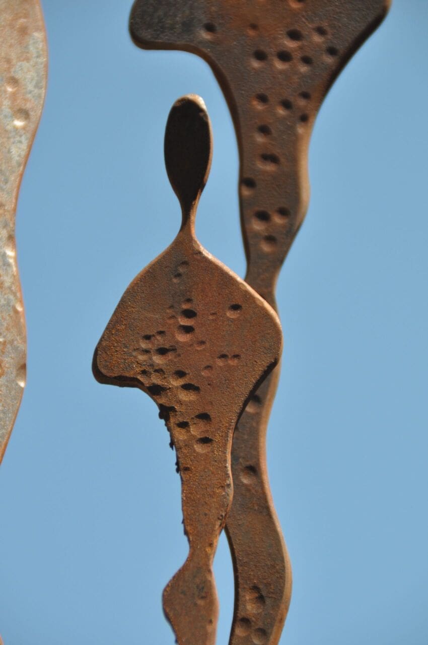 Set of Figures (Contemporary Tall Wavy Humans Garden statues) - Image 4