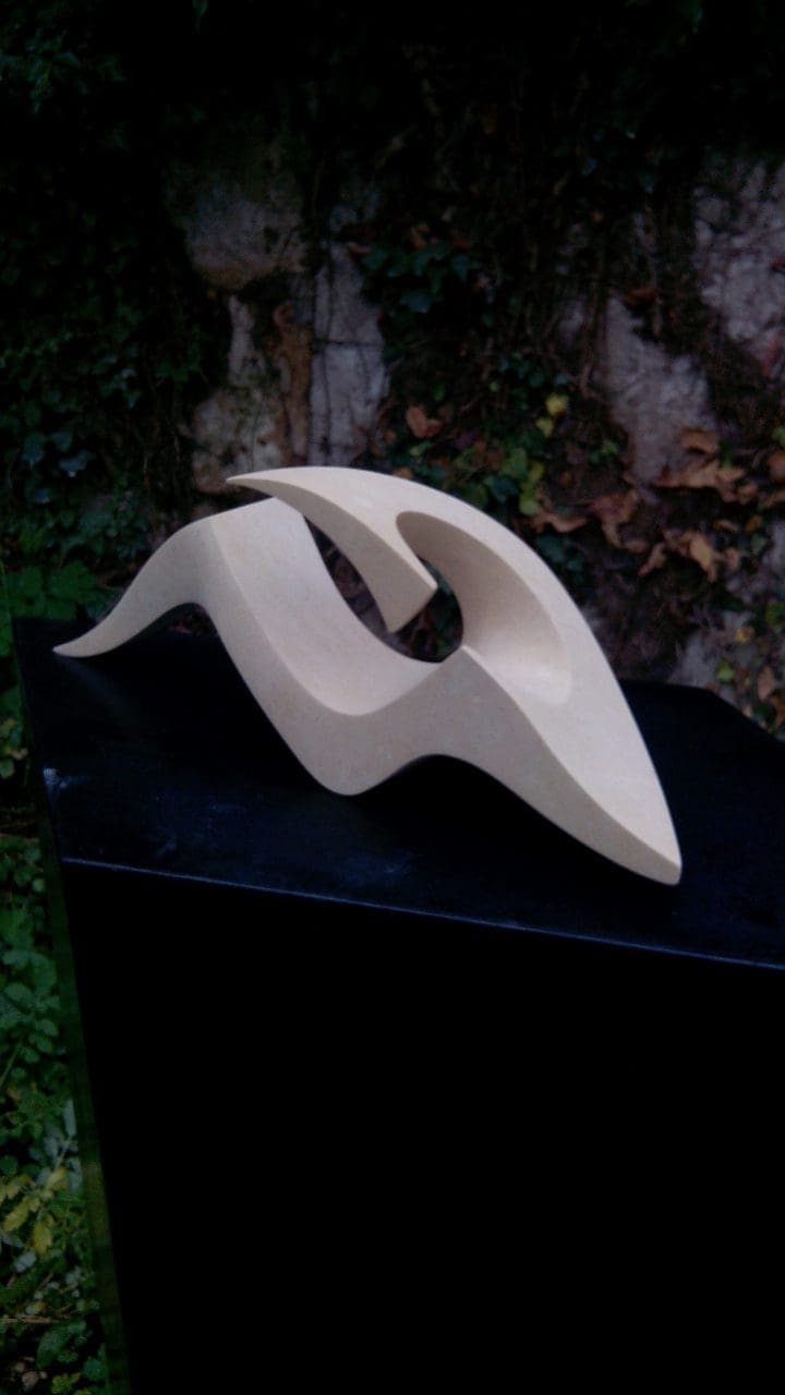 Abstraite Blanc (Small White Stone statue) - Image 2