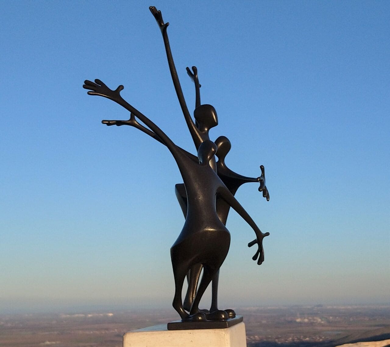 Brilliant Performance (Contemporary Happy statue) - Image 3