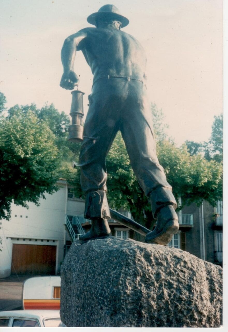 LE MINEUR (Outsize Coal Miner Bronze sculptures) - Image 3