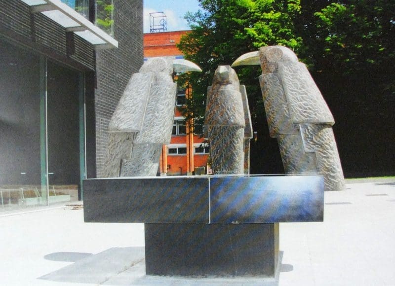 Consilium - Tower Crow (Contemporary Seated Crows Statue) - Image 5