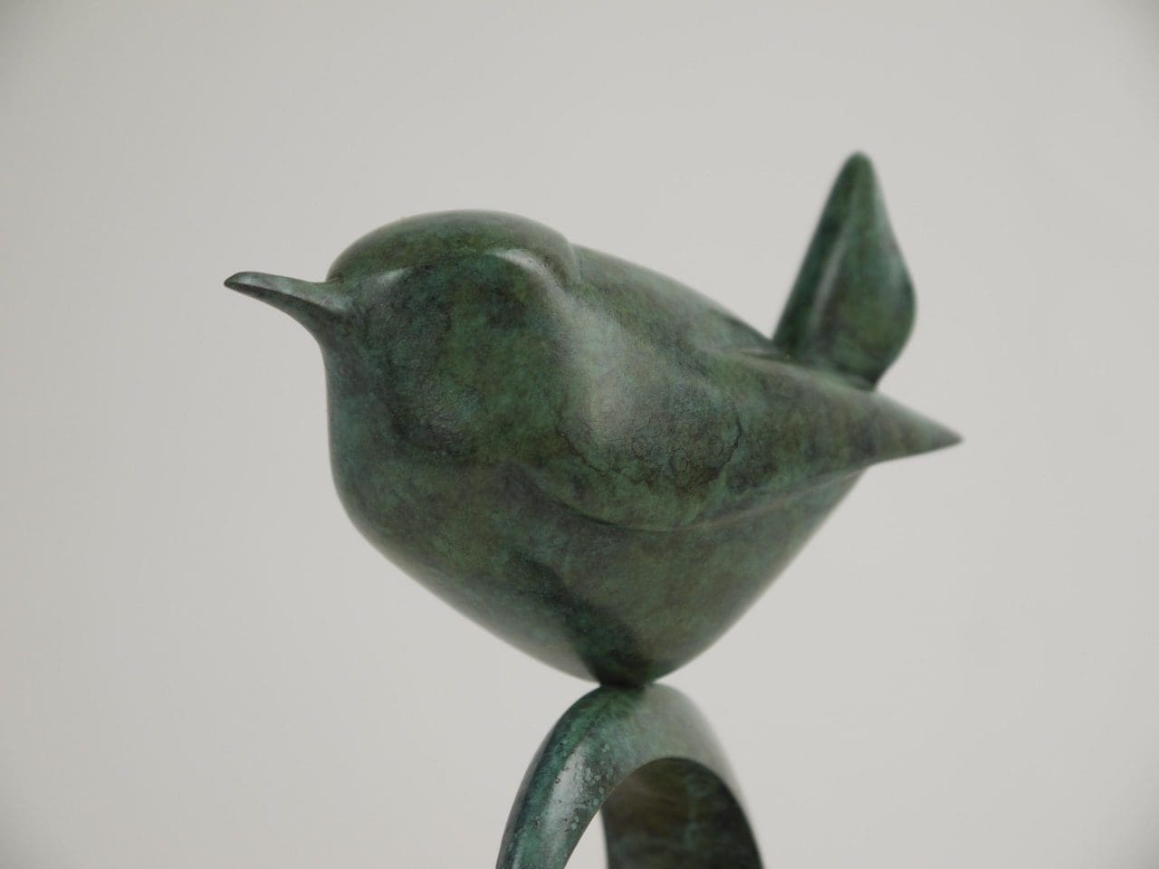 Brenin (Small Bronze Wren Bird Perched statuette) - Image 4