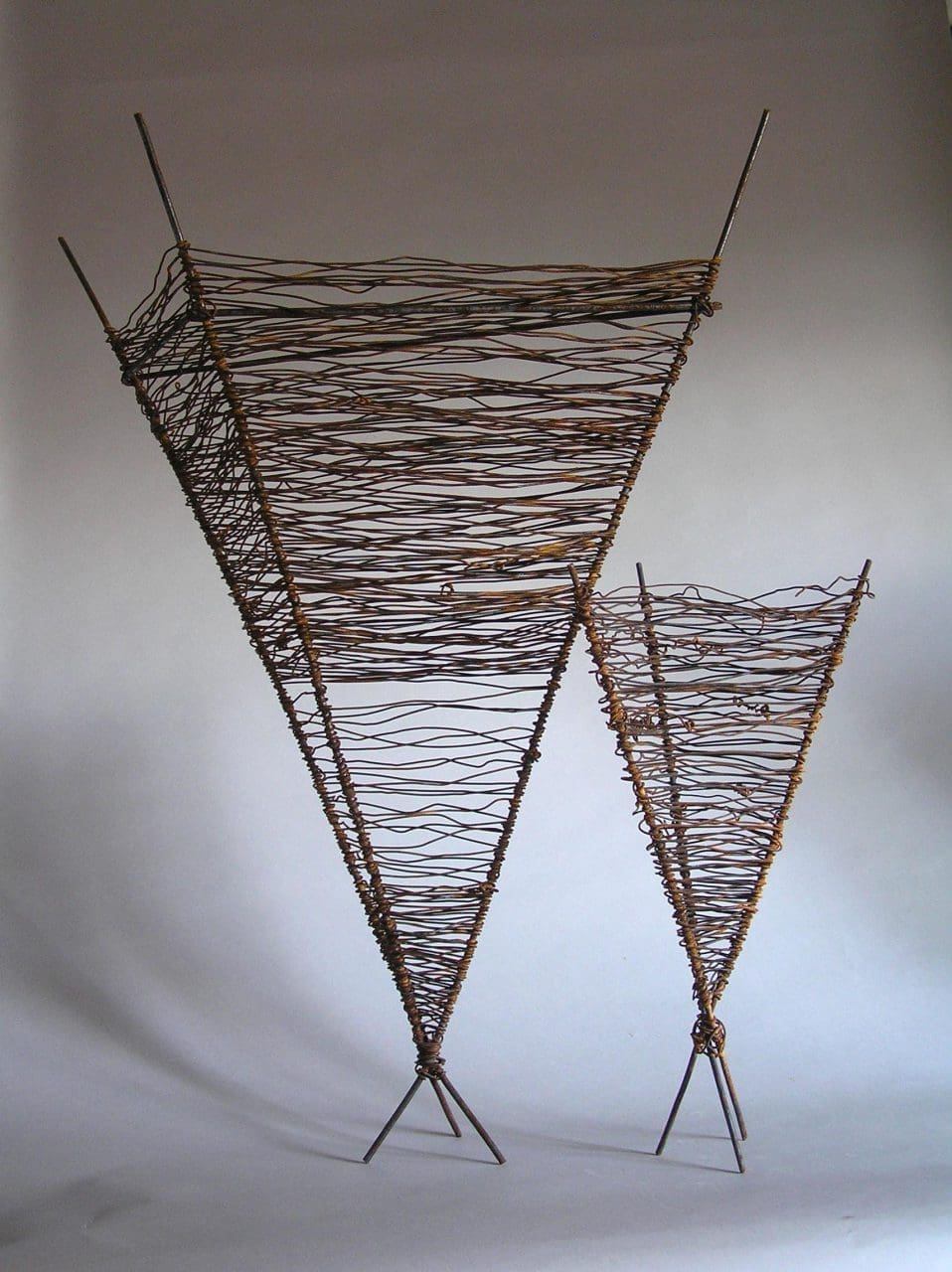 Large Trihedron (Small Wire Pyramid statue) - Image 2
