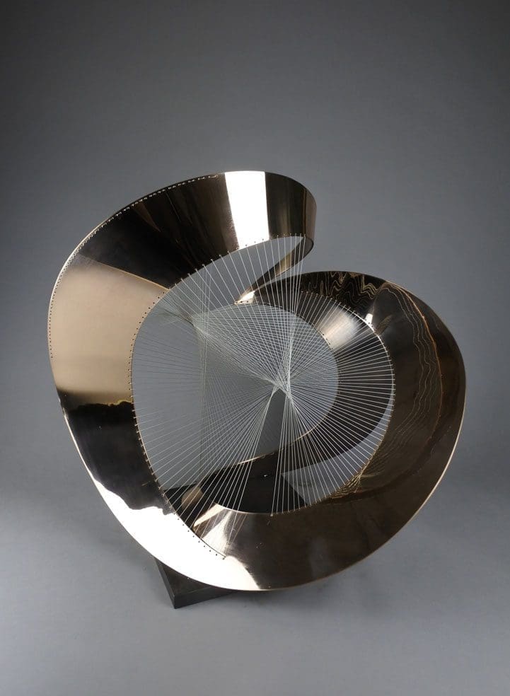 Curvilinear (Curved Shiny stainless Steel sculpture)
