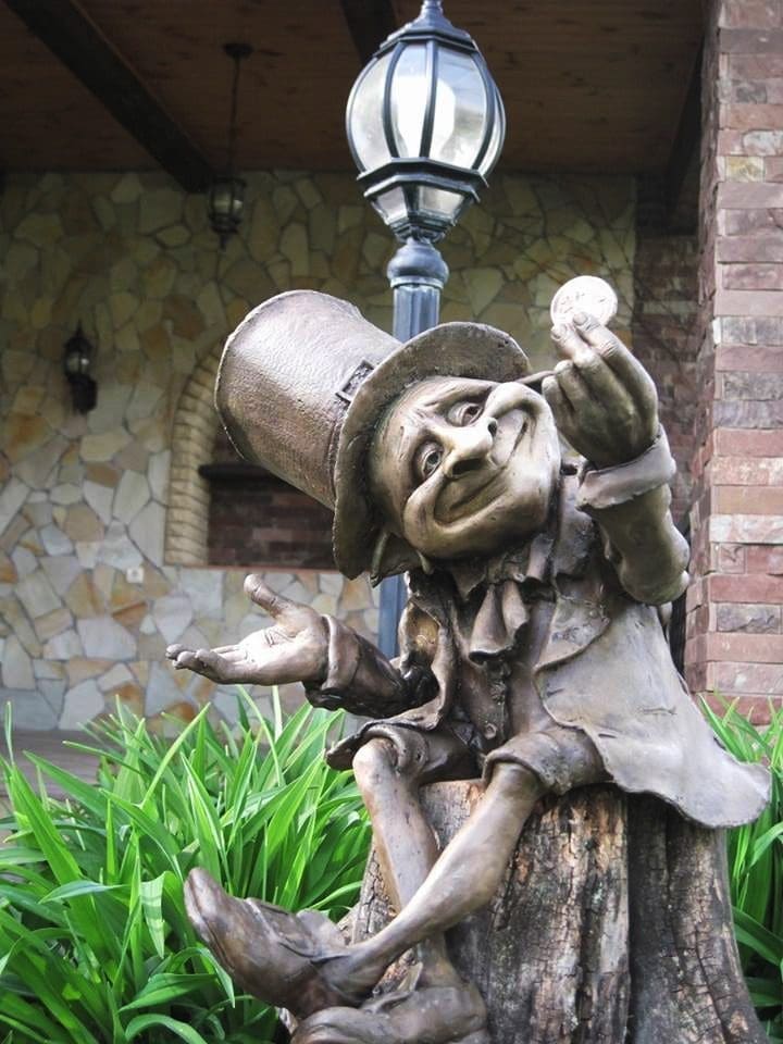Money-Lender (Fun Pixie Gnome Big sculpture) - Image 2