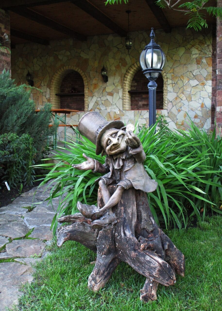 Money-Lender (Fun Pixie Gnome Big sculpture) - Image 3