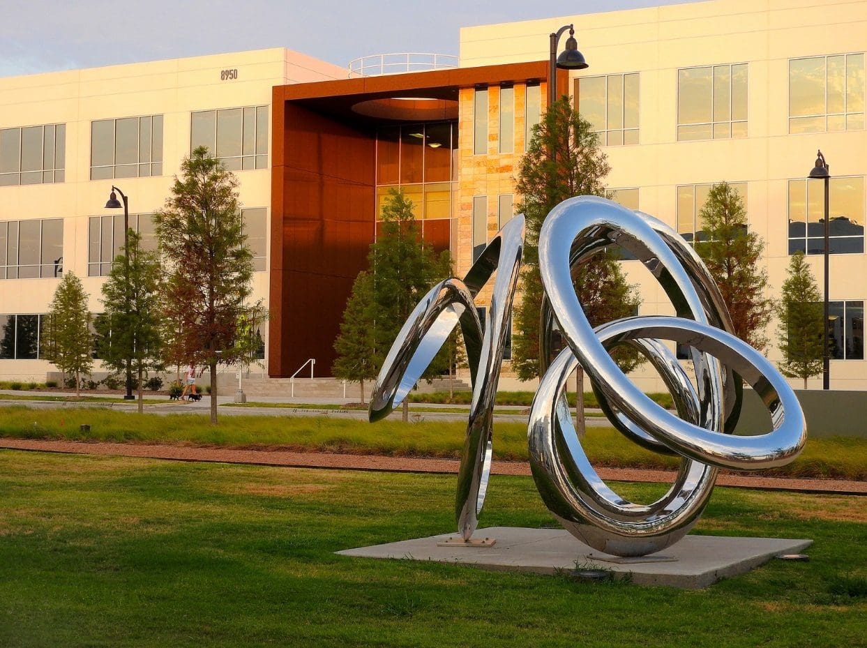 Triple Infinity Curve (Large Modern Abstract Outdoor Sculpture) - Image 2