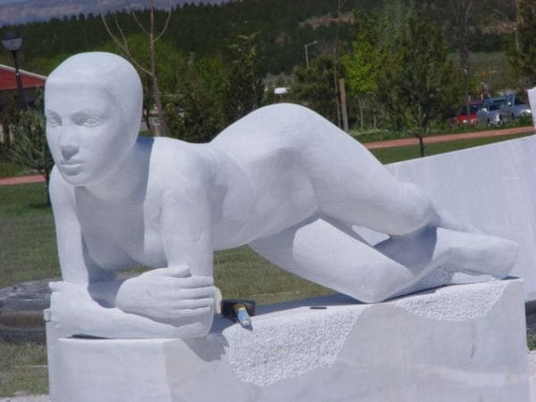 Freedom (Modern Woman marble Garden sculpture) - Image 2
