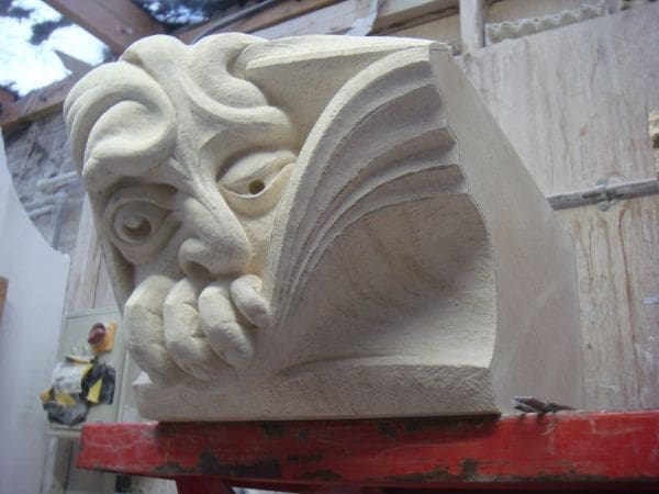 Peeping Giant (Grotesque Stone sculpture) - Image 2