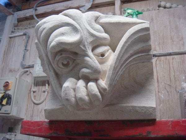 Peeping Giant (Grotesque Stone sculpture) - Image 3