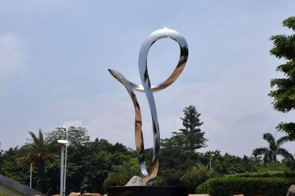 Throbbing No.2 (Abstract stainless Steel outdoor statue)