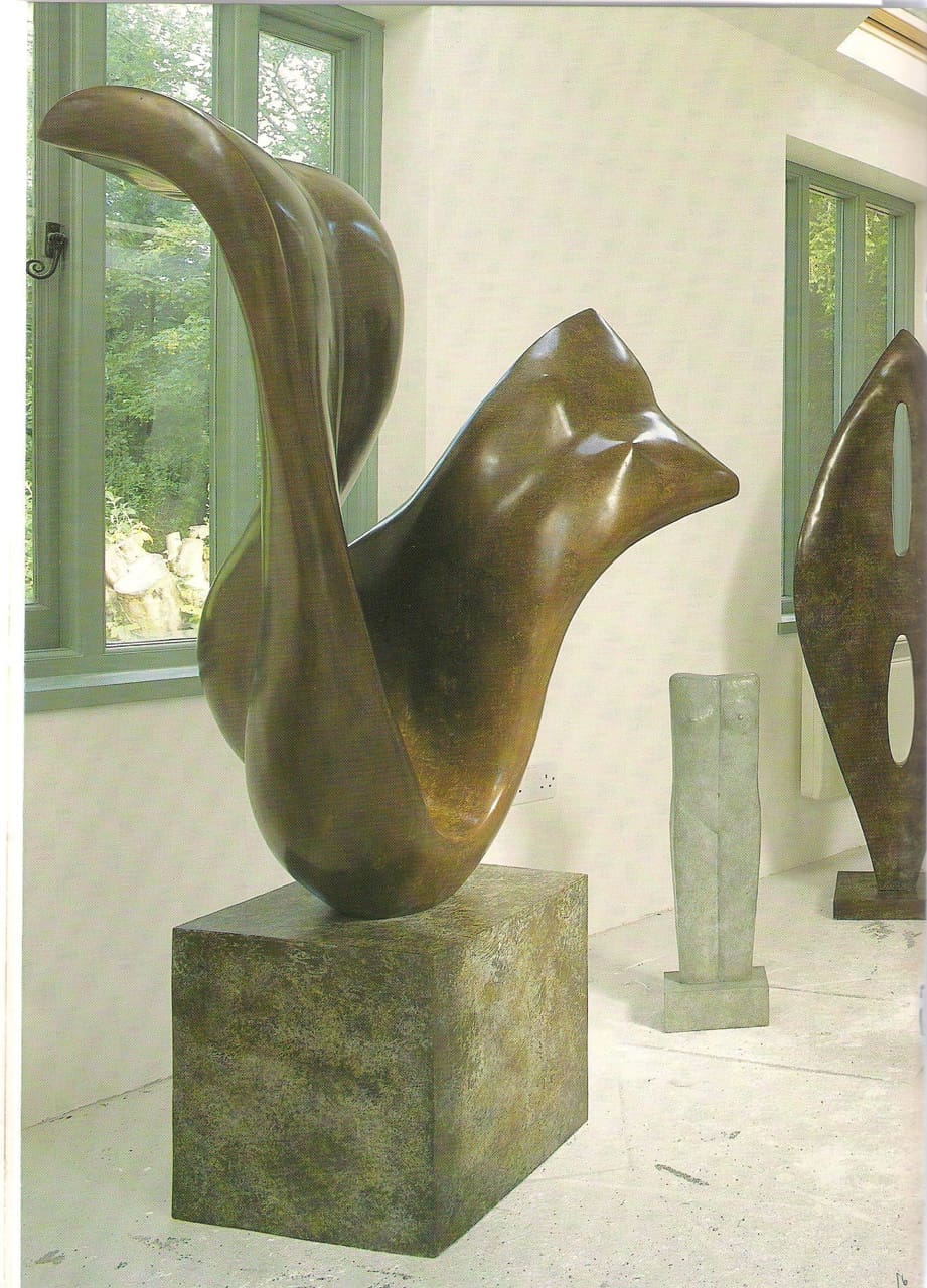 Bronze sculpture “New Lovers” by Marzia Colonna – sold figurative piece symbolising unity and affection.