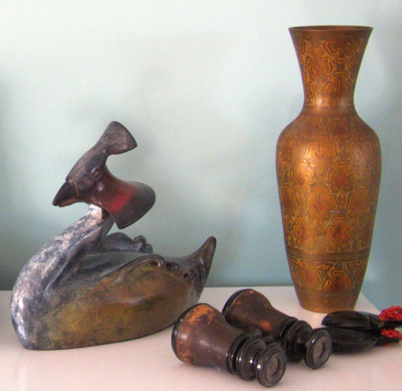 Bronze crested grebes sculpture by Zita Abreu showing paired birds