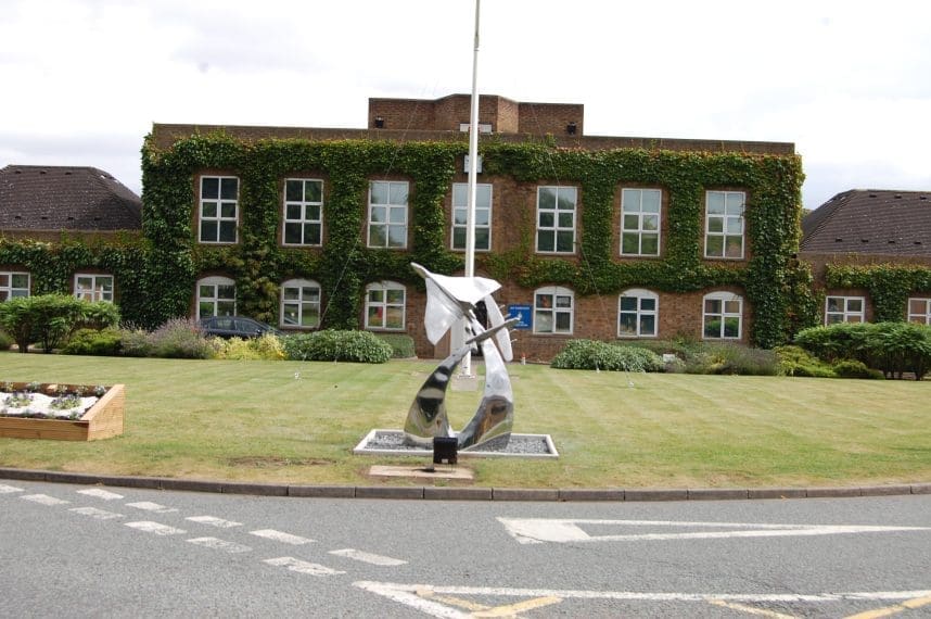 RAF Waddington (Stainless Steel Lancaster and V Bomber Sculpture) - Image 2