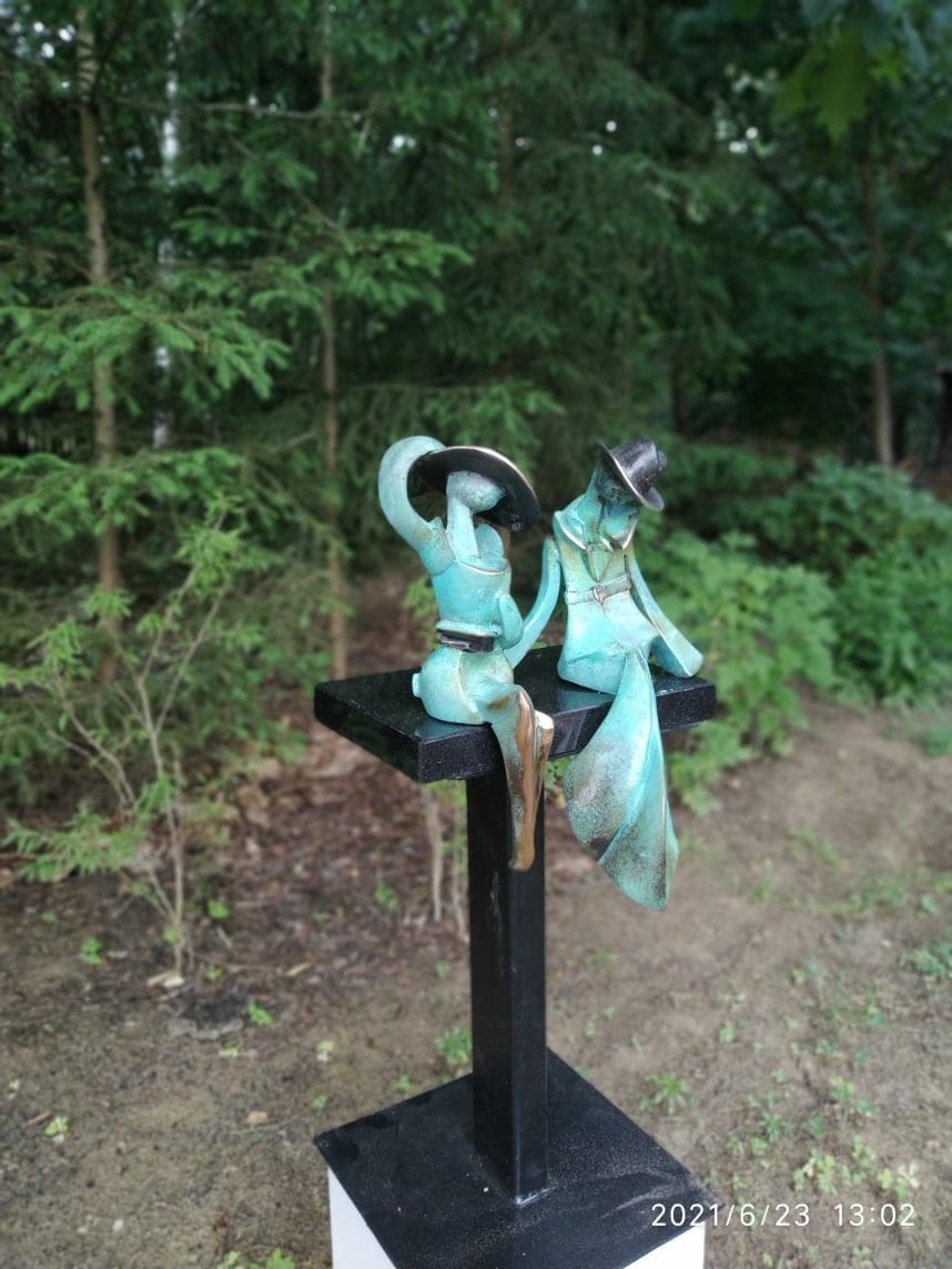 A couple in the Park (Green Abstract Man and Girl Sculpture) - Image 4