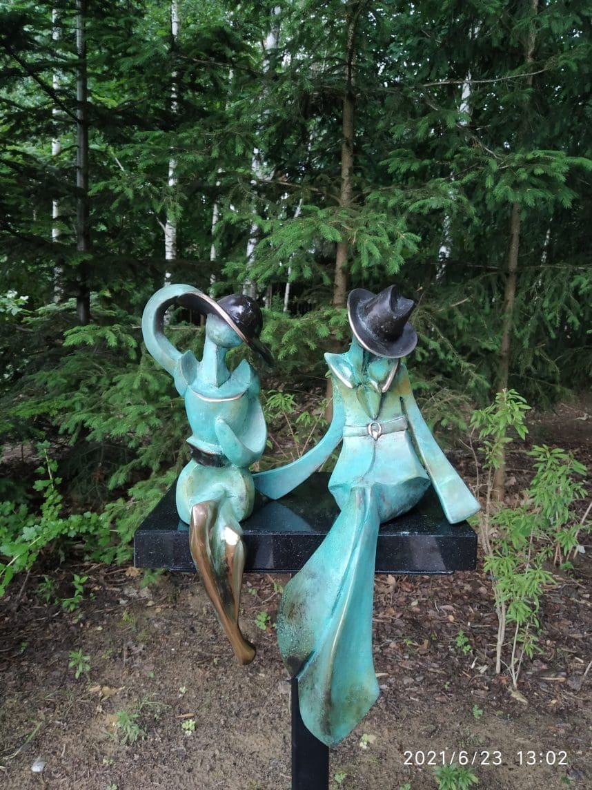 A couple in the Park (Green Abstract Man and Girl Sculpture) - Image 5