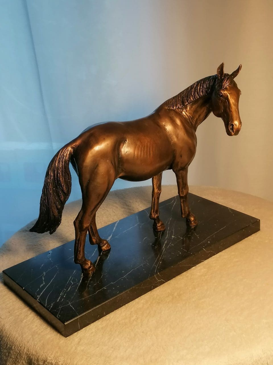 Horse Looking Back - Image 5