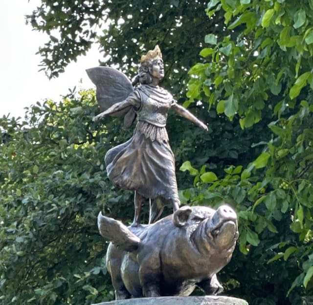 'The Fairy Queen' Standing on Flying Pig Sculpture - Image 4