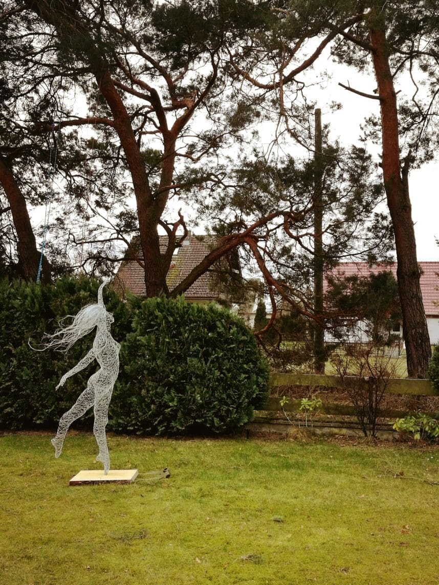 Ballet Dancer (Ethereal Wire Lifesize Sculpture) - Image 5